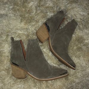 Must go!! Jeffrey Campbell booties